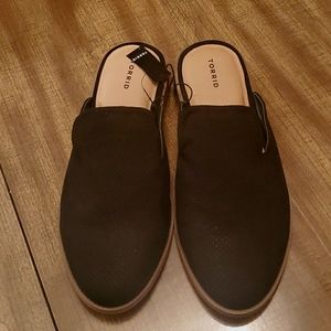 Too big... never worn.